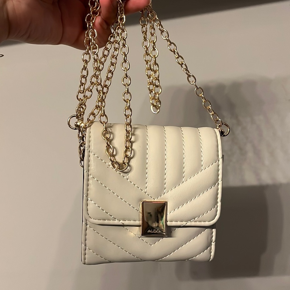 White cross body wallet